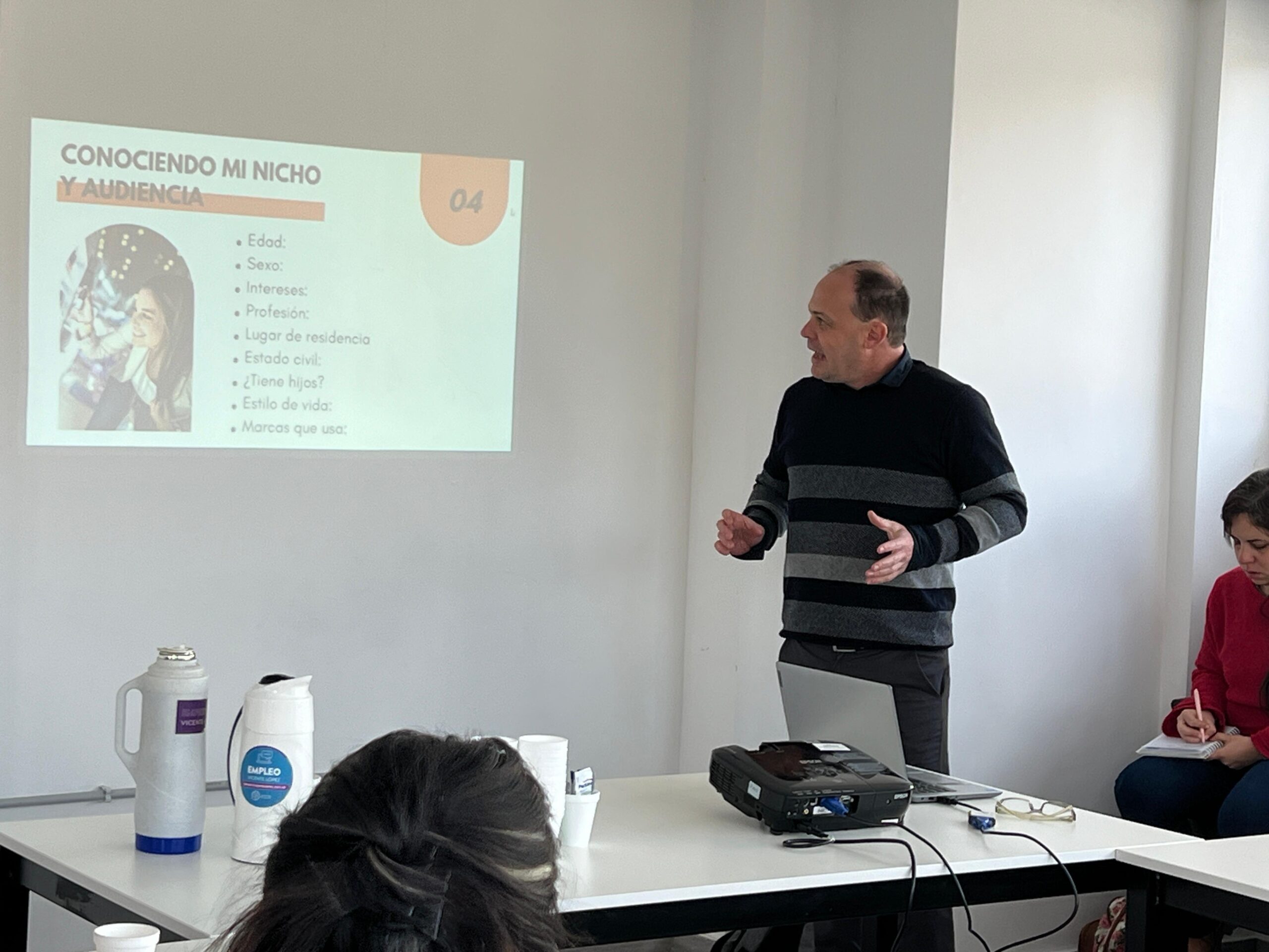 Agustín Portnoy dando una capacitación